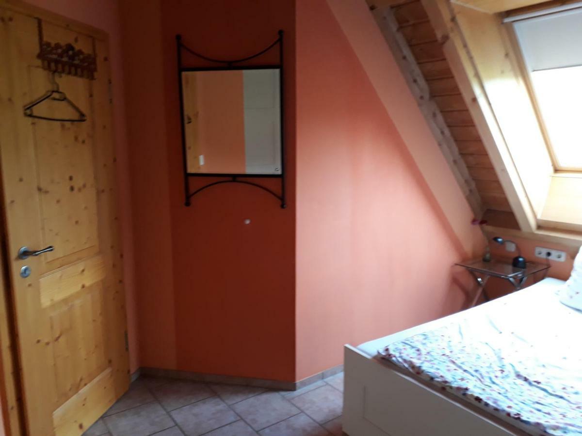 Gaestezimmer In Traumhafter Lage Neben Der Kurstadt Oberthulba Exterior foto